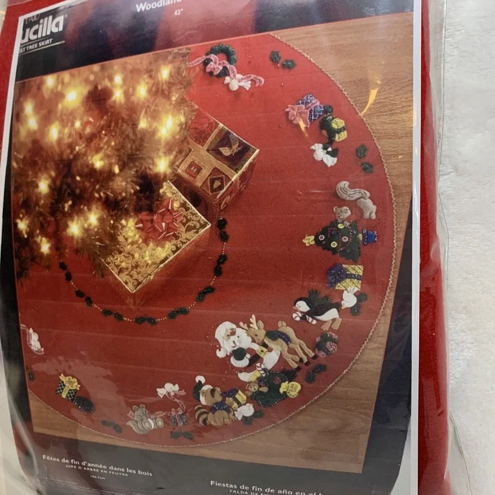 Christmas Bucilla Felt Appliqué Craft Tree Skirt Kit 84961 Woodland Holidays 42